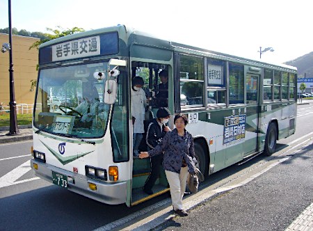 岩手县釜石市：大受好评的免费公交车恐难长期持续