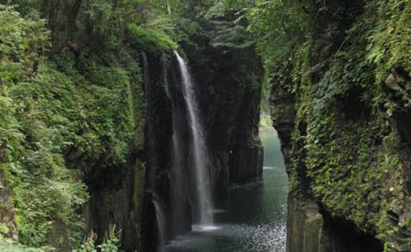 荡起船桨   领略宫崎县高千穗峡的秀美风光