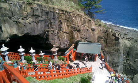 探秘日本唯一的洞穴神社——日南市鹈户神宫