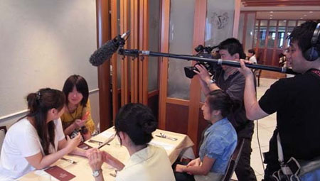 中国游客重返东京  日本各大媒体悉数出动全程报道