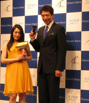 松冈修造出演放克猴宝贝乐团新歌mv