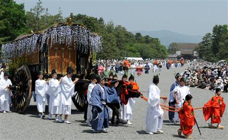 京都三大祭典之一"葵祭"隆重举行 邀请灾民参加