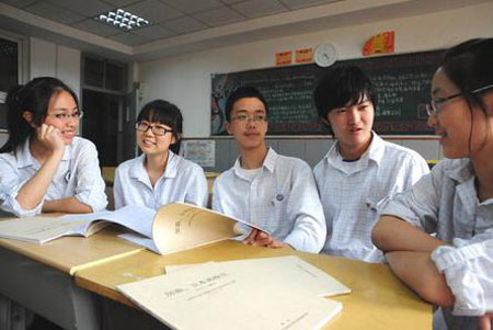 为鼓励日本灾区学生 上海高中生制作日语文集