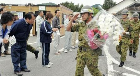 自卫队结束日本地震救灾任务 灾民表谢意