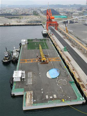 人工浮岛达到小名浜港 将用于保管污染水