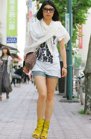 夏日丝巾日本流行 街拍里的潮人巧搭