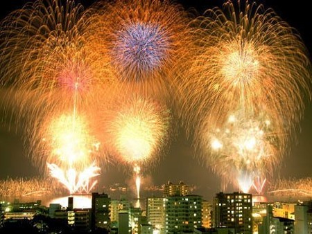 日本横须贺市开国焰火大会即将举行