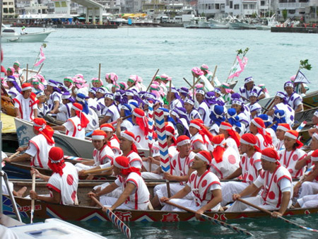 冲绳夏日盛会——系满龙舟节