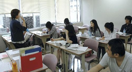 赴日留学生纷纷回国避难日本语言学校经营困难