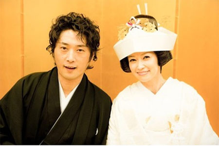 松田贤二边见绘美里于明治神宫着传统婚服举行结婚仪式