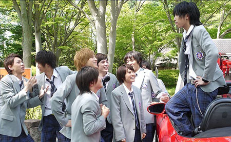 《花样少年少女2》官网更新剧照 校服展现青春活力