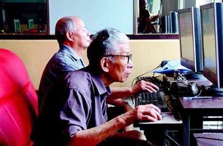 日本老年人“沉迷”网络 成为潜在的网购群体