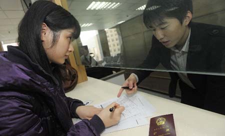 中国游客赴日多次签证7月发放 日官员表示无十万收入限制