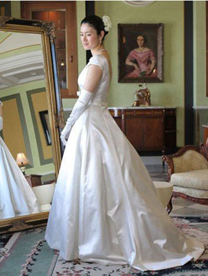 小雪新片《泡吧侦探》挑战“恶女新娘”