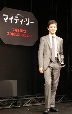 浅野忠信庆《雷神托尔》日本上映 出席凯旋归国记者会