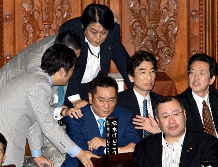日本内阁不信任决议案遭否决 小泽派士气跌低谷