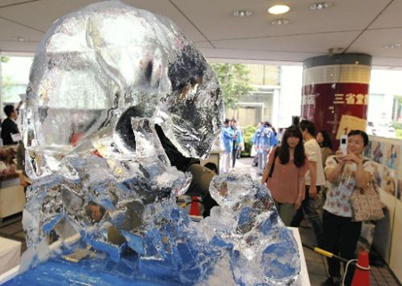 札幌市在东京市举行夏季旅游宣传活动 冰雕带来高人气