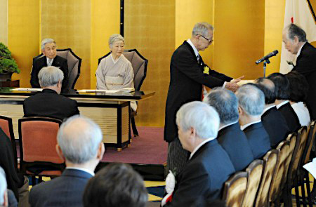 日本明仁天皇夫妇出席第67届日本艺术院颁奖仪式