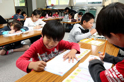 日本NPO组织为灾区孩子建设临时教室——寺子屋
