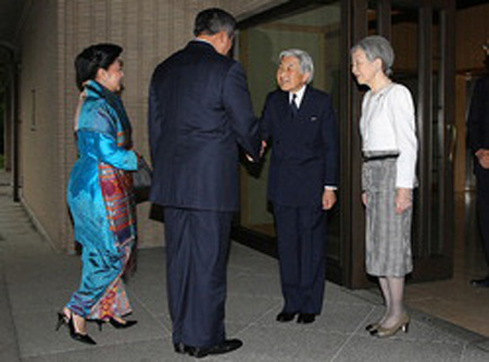 日本天皇夫妇与印尼总统苏西洛夫妇会谈