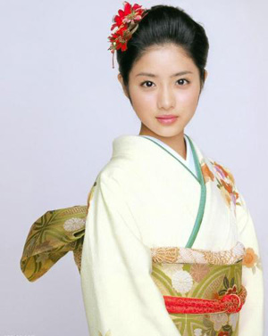 在日华人女性学穿和服 亲身体验日本传统文化之美