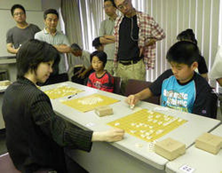 为支援灾区 日本象棋协会在名古屋举行慈善活动