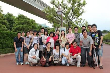 全日本中国学友会组织中国留学生参加迪士尼游园活动