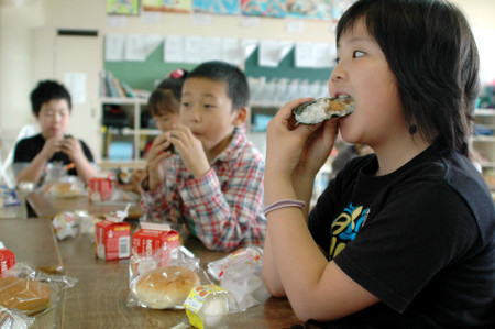 日本灾区3县市部分学校学生营养供应出现困难