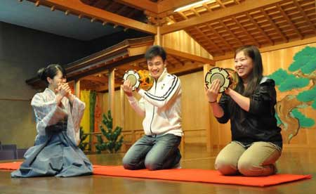 福山市留学生将表演日本传统能乐