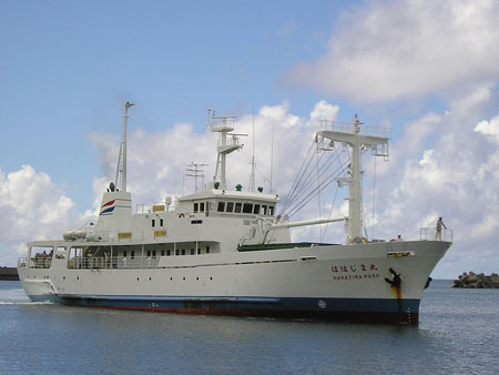 往返父岛母岛间的货客船—母岛丸号