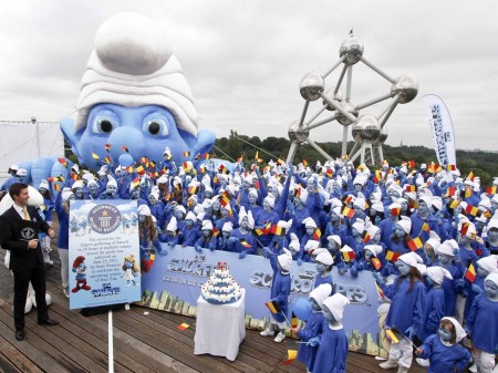 蓝精灵COSPLAY者逾4000，创最新吉尼斯世界记录
