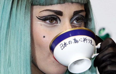 Lady Gaga东京行 将拍卖留有其唇印的茶杯为灾区筹款