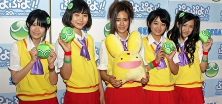 日本偶像团体祝贺欢乐轻松游戏《噗哟噗哟》20周岁生日