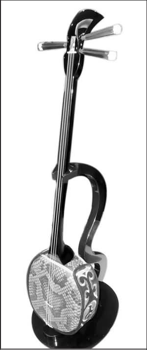 传统乐器三弦琴感受琉球王朝古韵