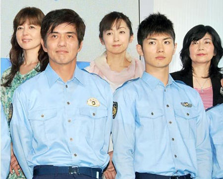 三浦春马时隔8年再现短发造型 新剧饰清爽警校生