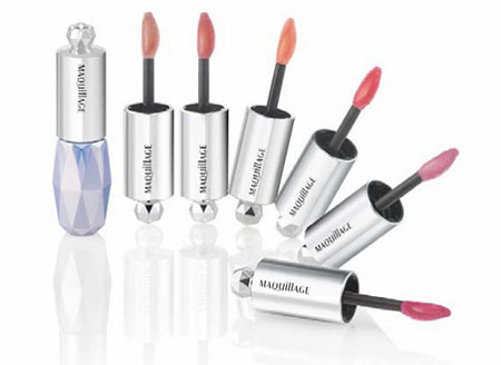 武井咲新口红广告连连飞吻 演绎“欲说还休”