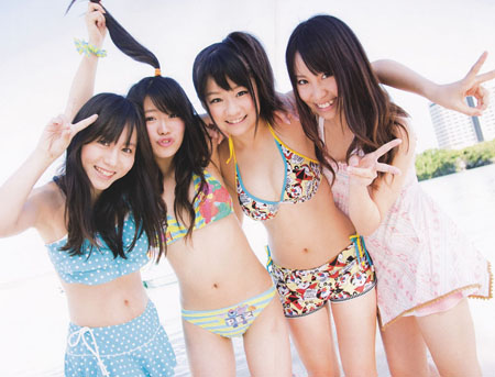 AKB48泳装姐妹搭 最少布料最精彩设计