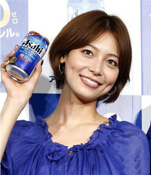 相武纱季携谷原章介出席代言饮品记者会变身爽快人