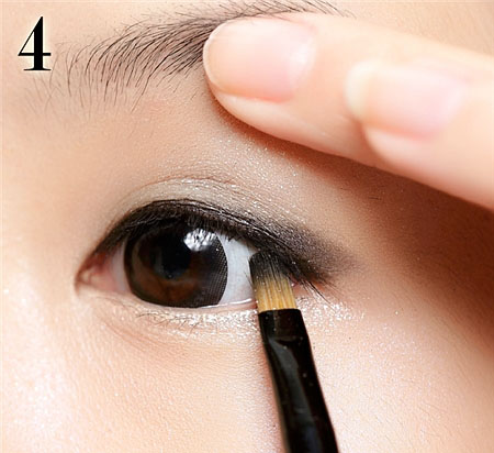 夏日烈日炎炎 让日系清凉感眼妆来消消暑