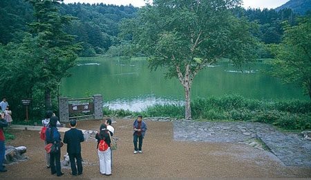 湖光山色的自然美景 利尻富士町的姬沼