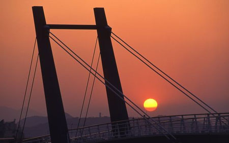 门司港的蓝色翅膀——蓝翼门司吊桥