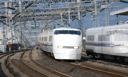电子终端遭遇雷击出故障 日本部分新干线停运超两小时