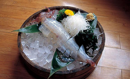 精品鱿鱼生鱼片就在鸟取县海阳亭