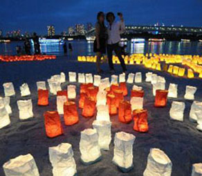 烛光璀璨  “海之日”日本人点燃万支蜡烛表达感恩之情