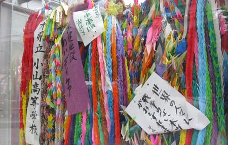 “原爆之子”收到过亿只纸鹤  如何处理难倒景区管理人员