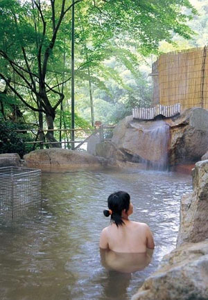 温泉洗浴享受美食 鸟取县的万翠楼
