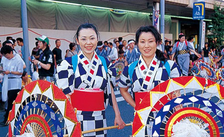 群伞飞舞铃儿叮当   鸟取圣典“响响祭”