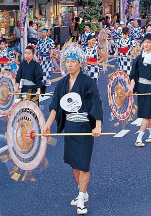 群伞飞舞铃儿叮当   鸟取圣典“响响祭”