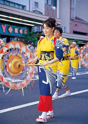 群伞飞舞铃儿叮当   鸟取圣典“响响祭”