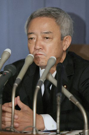 日本复兴大臣松本龙提出辞职 首相菅直人已受理